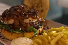 sacas eatery bar Cascais